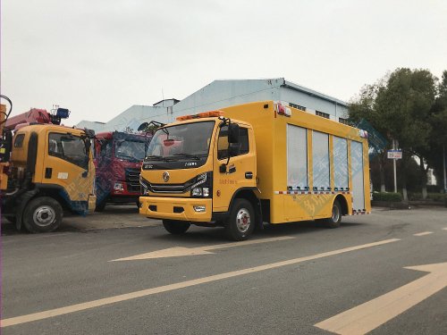 東風(fēng)大多利卡工程救險(xiǎn)車2000m3/h