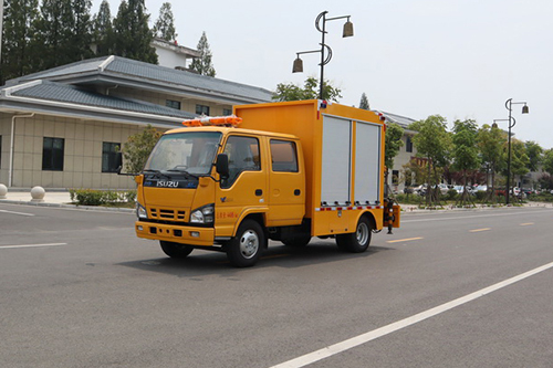 五十鈴帶吊救險車