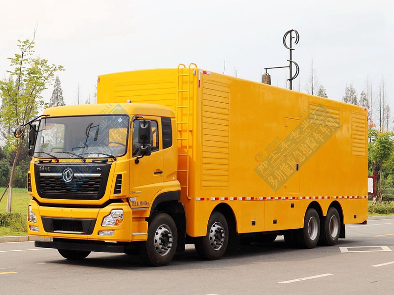 東風天龍前四后八電源車600-1000kW