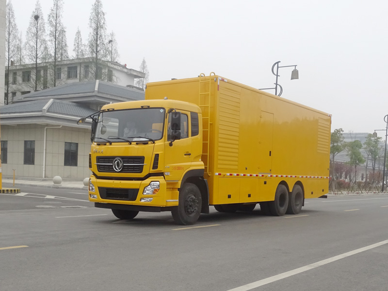 東風天龍后八輪電源車500-800kW