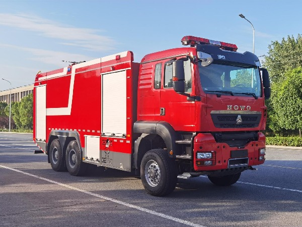 豪沃18噸四驅越野消防車